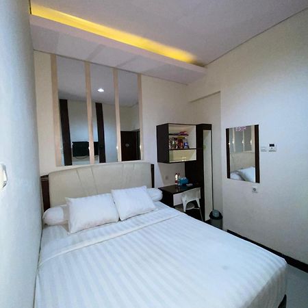 Dekost Madiun Hotel Екстериор снимка