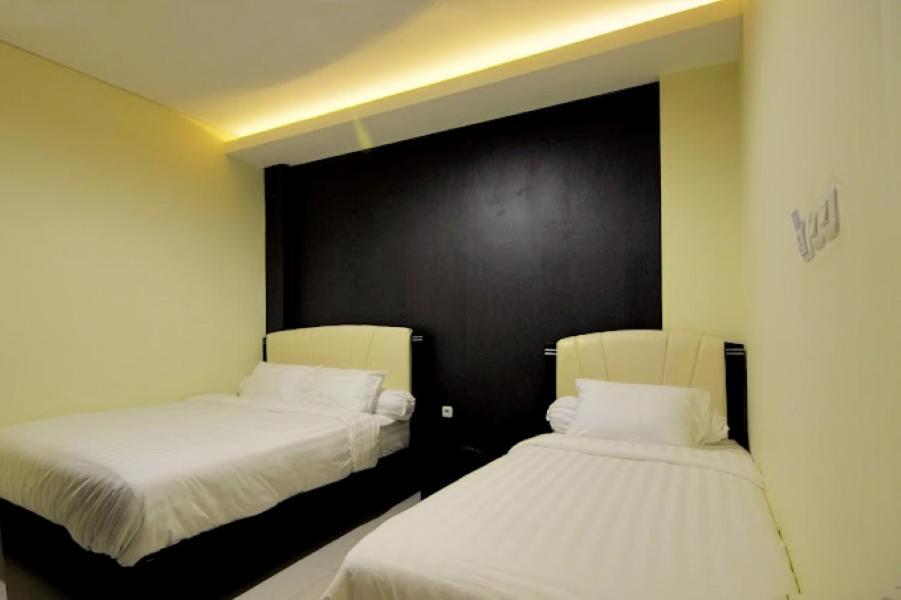 Dekost Madiun Hotel Екстериор снимка