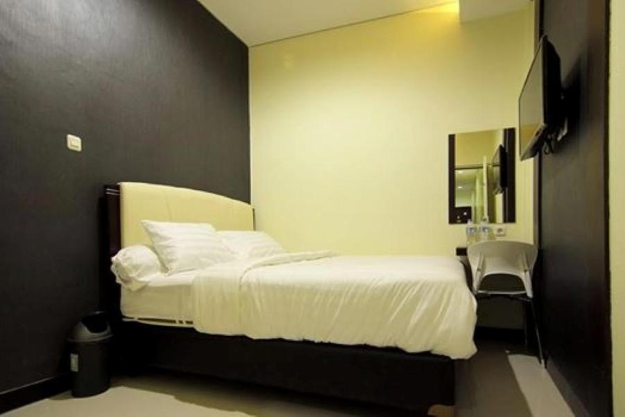 Dekost Madiun Hotel Екстериор снимка