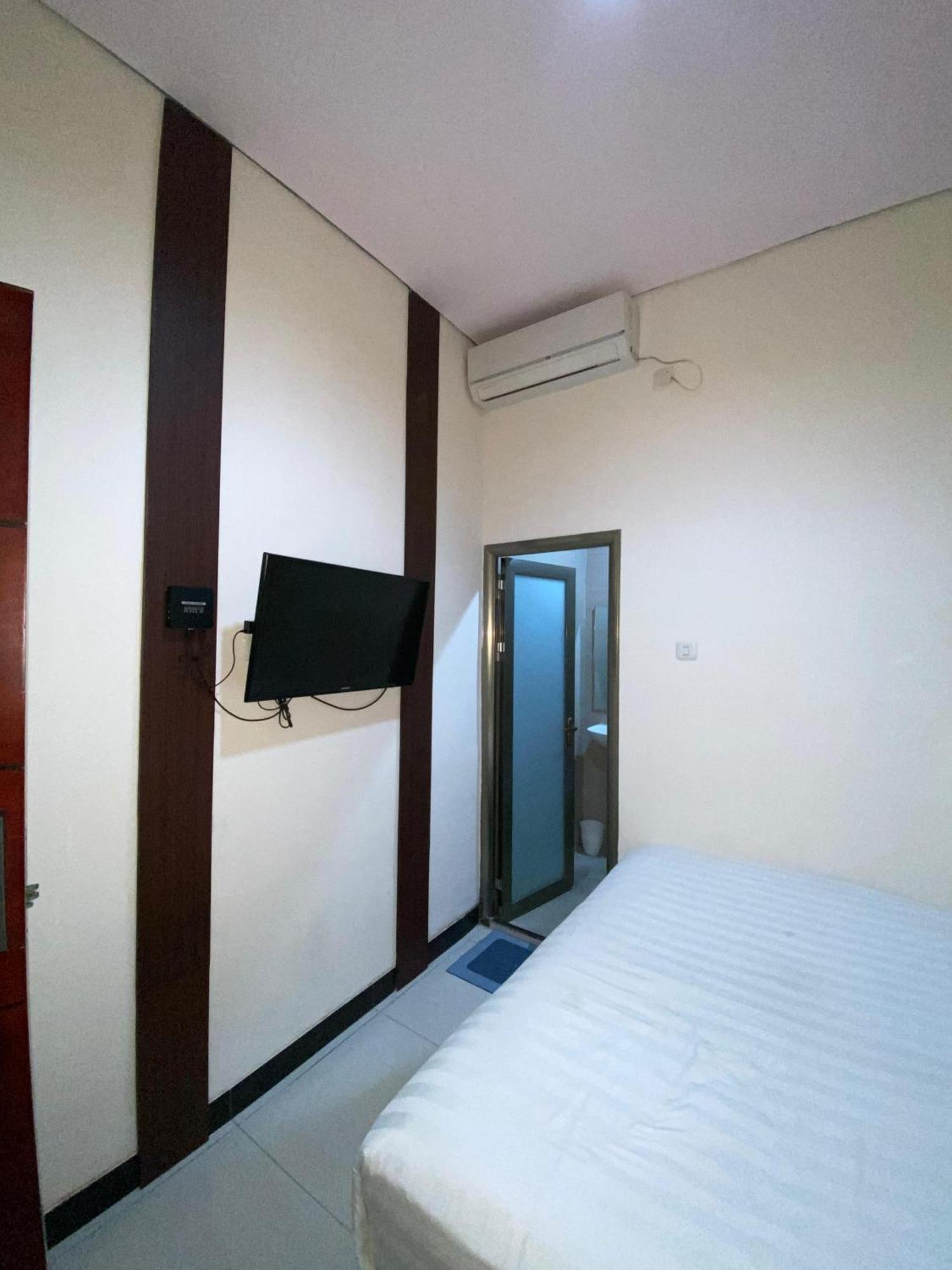 Dekost Madiun Hotel Екстериор снимка