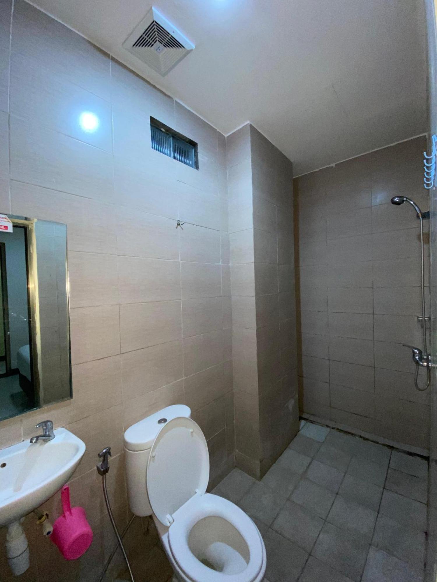 Dekost Madiun Hotel Екстериор снимка