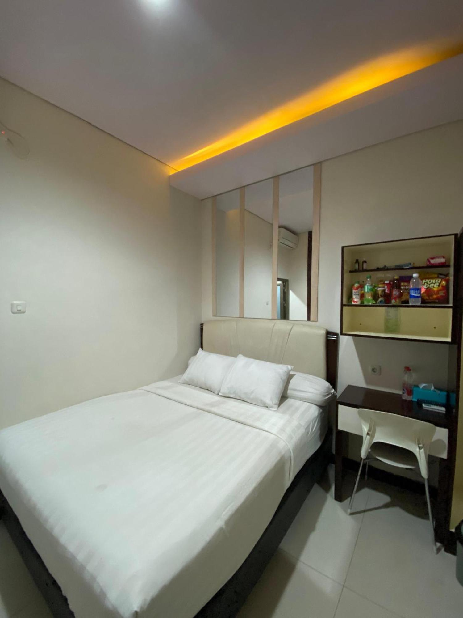 Dekost Madiun Hotel Екстериор снимка